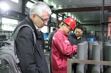 俄罗斯新利钢乌拉尔钢厂代表团到乐动在线客服集团总部洽谈合作